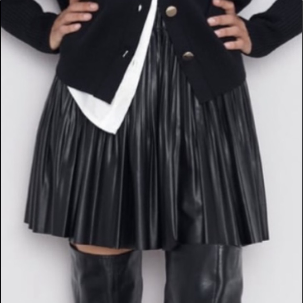 NWT Zara faux leather pleated mini skirt